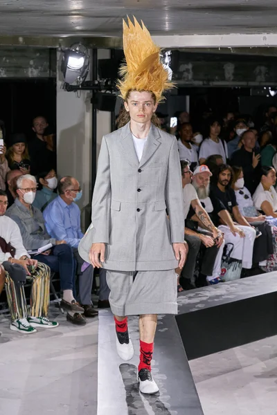 Look 18
